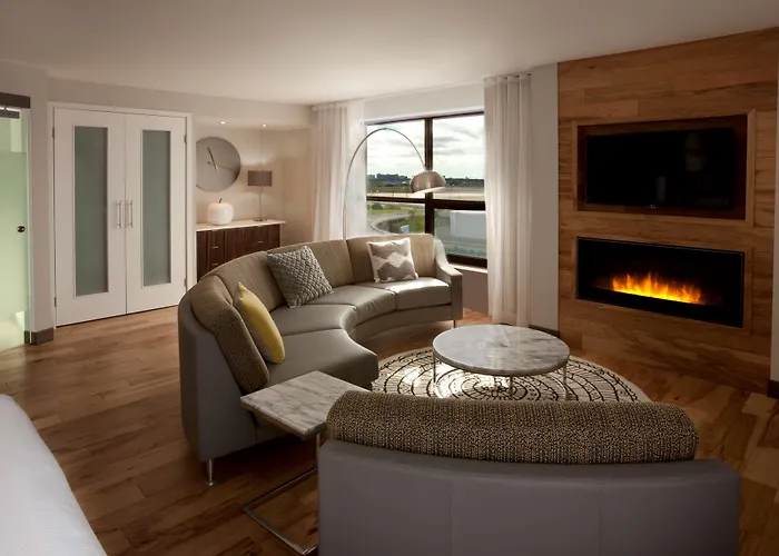 Hilton Toronto Airport Hotel & Suites